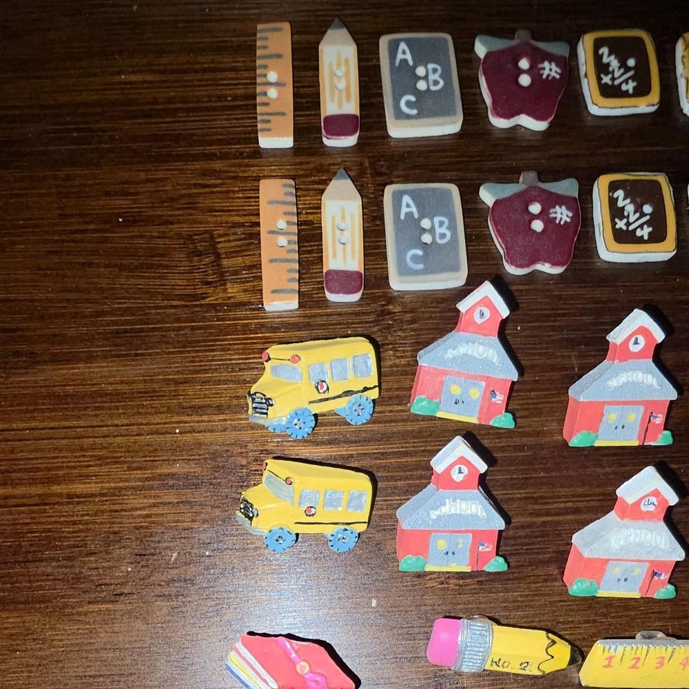 Vintage "Back To School" Teacher Original Lansing Sewing Buttons Lot Of 38 - Picture 3 of 8